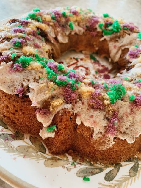 Gluten Free King Cake Recipe, Gluten Free King Cake, Kings Cake, King Cake Recipe, Mardi Gras King Cake, King Food, Warm Cake, King Cake, Green Food Coloring