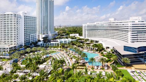 This Is Your Checklist for a Real Miami Summer Beach Rooms, Miami Resort, Miami Architecture, Fontainebleau Miami Beach, Fontainebleau Miami, Miami Beach Hotels, Miami Hotels, Cheap Things To Do, Washington Park