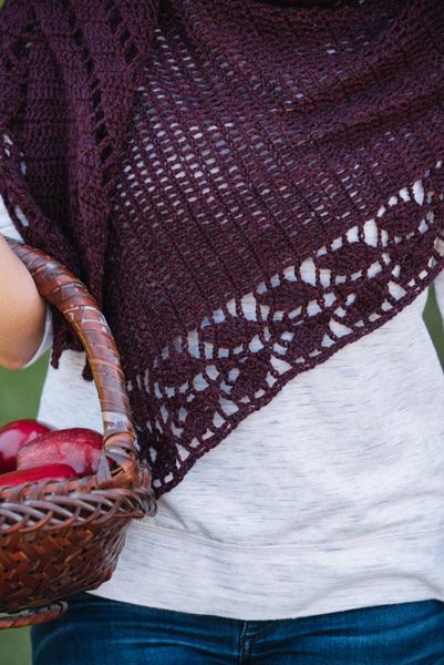 Macoun Leaf Shawl - I Like Crochet Red Crochet Shawl, Crochet Lace Patterns, Laces Designs, Crochet Eyeglass Cases, Leaf Shawl, Apple Leaves, Crochet Lace Scarf Pattern, Poncho Au Crochet, Crochet Prayer Shawls