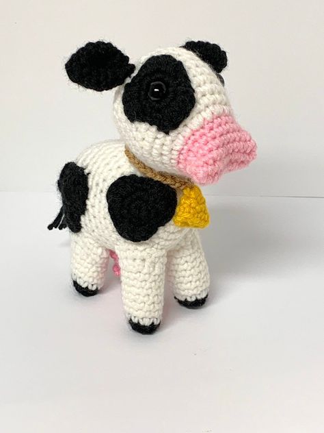 Animal Pattern Crochet, Crochet Cow Pattern, Amigurumi Cow Pattern, Crochet Farm, Crochet Farm Animals, Crocheted Cow Pattern, Crochet Valentines, Farm Animal Toys, Cow Crochet