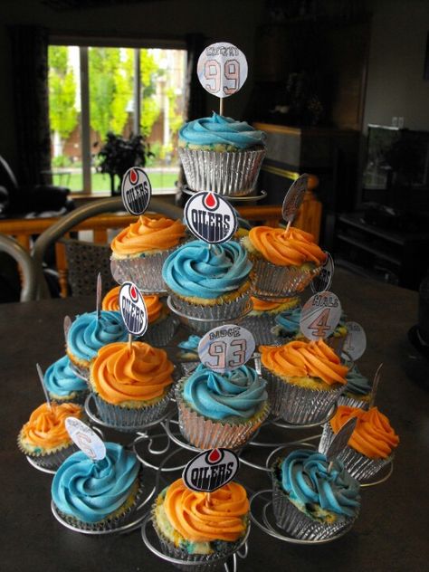 Edmonton Oilers themed cupcakes. Blue and orange confetti cake with homemade icing on top. Each topped with the logo and a players name & number Oilers Cake Birthdays, Oilers Cupcakes, Oilers Cake, Hockey Cupcakes, Homemade Icing, Orange Confetti, Sports Cakes, Orange Cupcakes, Sport Theme