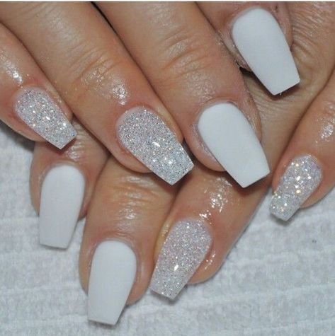 White Silver Sparkle Nails, Silver And White Nail Designs, Gray Sparkle Nails, Silver Glittery Nails, Glittery Nails Sparkle, White Nails With Silver Glitter, White Glittery Nails, Short White Nails With Design, Glittery Nail Ideas