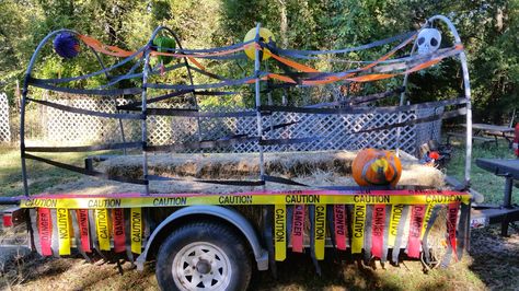 DIY hayride wagon Hayride Trailer Decorations, Halloween Hayride, Haunted Hayride, Fall Ball, Halloween Haunted House, Bus Life, Fall Party, Halloween Trick Or Treat, Halloween Hacks