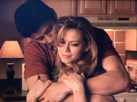 Haley And Nathan One Tree Hill, Haley James Scott And Nathan Scott, Haley James Scott Pregnant, Haley James And Nathan Scott, One Tree Hill Haley And Nathan, Nathan Scott And Haley James, Nathan Scott Aesthetic, Hayley And Nathan, Nathan And Haley One Tree Hill