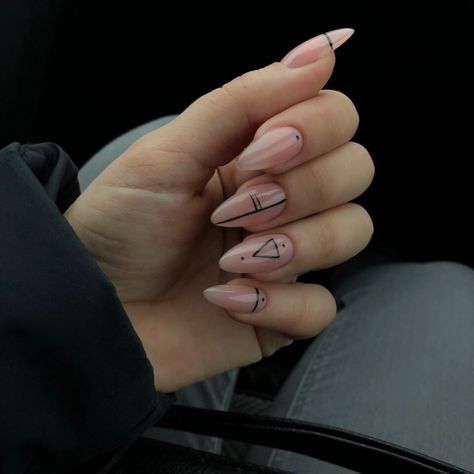 Short Boho Nail Ideas, Black Boho Nails, Classic Nail Designs Elegant, Stilleto Nail Ideas, Simple Neutral Nail Designs, Boho Chic Nails Designs, Black And Nude Nail Ideas, Boho Nails Simple, Minimalist Nails Almond