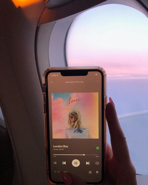 Cute Airplane, Plane Pictures, Swiftie Aesthetic, Lover Taylor Swift, Aesthetic Taylor Swift, Photo London, Lover Taylor, Plane Photos, Taylor Swif