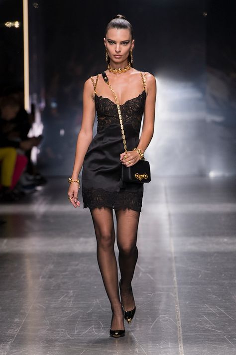 Versace 2019 Fall Winter, Versace 2019, Little Black Dress Outfit, Black Dress Outfit, Versace Runway, Versace Fashion, Versace Couture, Haute Couture Runway, Versace Home