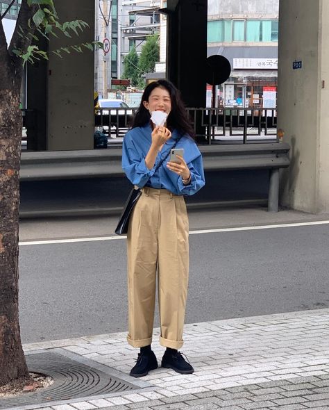 Tapered Beige Pants, Japanese Americana Fashion, Street Chic Summer, Belle Silhouette, Wardrobe Tips, Outfits Chic, Nice Style, Mode Inspo, 가을 패션