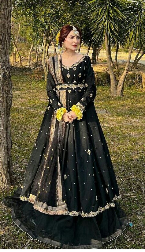 Gown Party Wear Black Colour, Black Maxi Dress Pakistani, Qawwali Night Outfit, Bridesmaid Dresses Pakistani, Qawali Night Outfits, Qawwali Night, Ecosystem Activities, Black Bridal Dresses, Latest Bridal Dresses