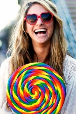 Lollipop Photoshoot, Big Lollipops, Giant Lollipops, Heart Shaped Sunglasses, Heart Sunglasses, Shooting Photo, You're Beautiful, Foto Pose, Just Smile