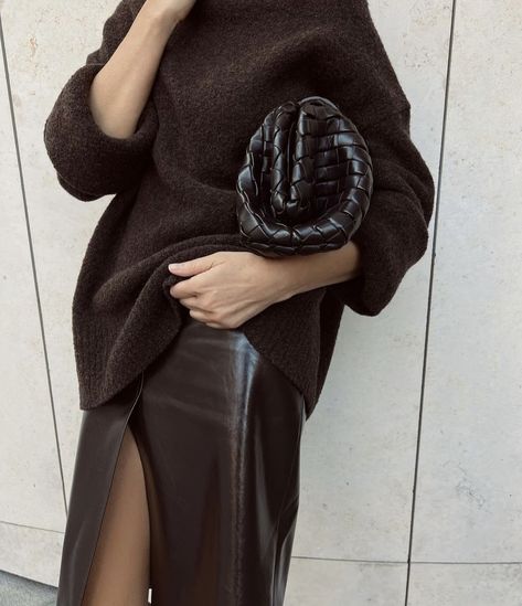 All Brown Outfit, The Round Up, Earth Colours, Camila Morrone, Brown Outfit, Couture Details, Autumn Outfit, Round Up, Fall Looks