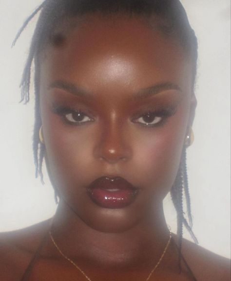 Temet Nosce, 2000s Makeup Looks, Nigerian Braids, Eyeliner Aesthetic, Black Eyeliner Makeup, Bratz Makeup, 90s Makeup Look, Show Makeup, Cute Makeup Looks