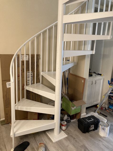 Spiral Staircase Makeover, Stair Hacks, Spiral Staircase Ideas, Metal Spiral Staircase, Spiral Staircase Kits, Redo Stairs, Stairs Covering, Staircase Kits, Stair Cases