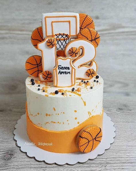 Sports Birthday Cakes, Basketball Birthday Cake, Basketball Theme Birthday, Sports Themed Cakes, 12th Birthday Cake, Basketball Cake, Basketball Birthday Parties, Sport Cakes, 1st Birthday Cakes