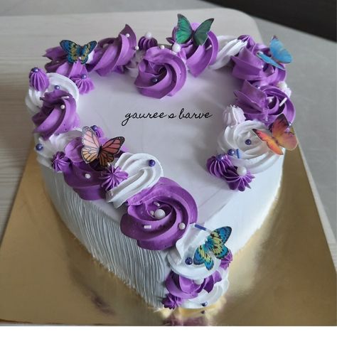 Heart shape cake Heart Shape Cake Designs For Birthday, Butterfly Heart Cake, Blueberry Cake Design, Heart Shaped Cake Ideas, Heart Shape Cake Designs, Heart Shaped Cakes Birthday, Purple Heart Cake, Purple Butterfly Cake, Heart Cake Design