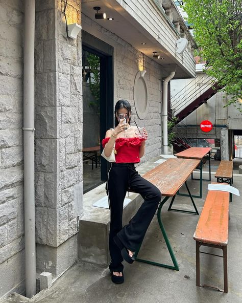 found a cute cafe ☕️❤️ Cafe Outfit, Cute Cafe, Photo Idea, Casual Style Outfits, Style Outfits, Casual Style, Anime Wallpaper, Outfit Ideas, Cafe