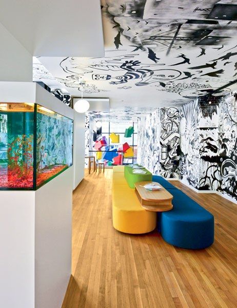 Montreal Museum, Art Lounge, Hostels Design, Family Lounge, Via Appia, Art Biz, Art Gallery Interior, Youth Room, Restaurant Concept