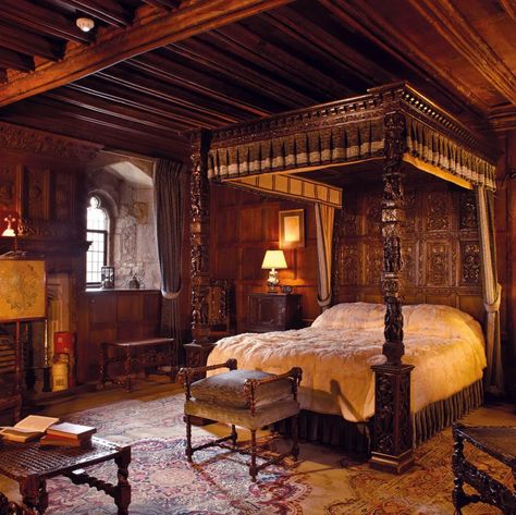 Castle Aesthetic Interior, Bedroom Aesthetic Dark, Medieval Bedroom, Hever Castle, Castle Rooms, Castle Bedroom, British Castles, The Tudors, Castle Aesthetic