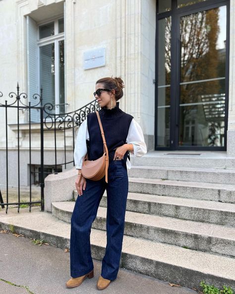 Le pull sans manche @soeur_paris Blouse @sevenaugustbrand, jean @sezane, sac @polene_paris et bottines @rivecour #outfit #outfittoday… | Instagram Brown Purse Outfit, Sezane Lookbook, Professional Chic, Winter Blouses, Winter 23, Outfit Jeans, Outfit Look, November 13, Todays Outfit