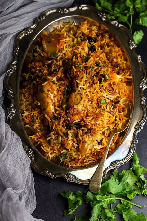 Sliced Fried Potatoes, Easy Biryani, Easy Oven Baked Chicken, Chicken Biryani Recipe, Chicken Biryani, Coconut Curry Chicken, Easy Oven, Biryani Recipe, Oven Baked Chicken