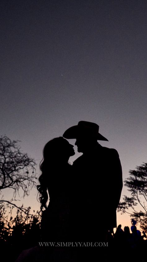 Country, cowboy, couple wallpaper, sunset Country Couple Wallpaper, Couple Homescreen Wallpaper, Partner Pictures, Cowboy Couple, Western Wallpaper, Wallpaper Wedding, Cute Country Couples, Book Tok, Western Wallpaper Iphone