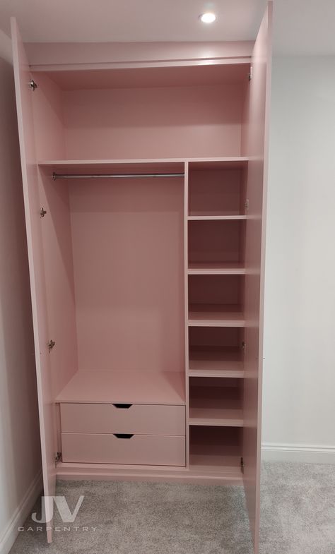 Wardrobe Idea For Small Room, Built In Wardrobe Shelving Ideas, Woredrobe Designs Small, Wardrobe Design Bedroom Small Space, Pink Wardrobe Bedroom Closet Ideas, Small Wodrob Design Bedroom, Small Wordroab Design, Closet Design Ideas Small, Shelves For Clothes In Bedroom