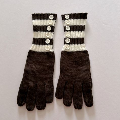 New Without Tags Brown & White Stripe Ribbed Knit Gloves 6 Buttons Accent Cute Gloves, Striped Gloves, Silly Clothes, Flamboyant Gamine, Cozy Clothes, Random Clothes, Style Bundle, Knit Gloves, Leather Cuffs Bracelet