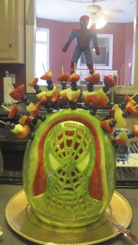 Spiderman carved watermelon / Saxton's Birthday Party Spiderman Watermelon, Watermelon Decorations, Carved Watermelon, Superhero Cakes, Fruit Carvings, Fruit Ideas, Fruit Creations, Eating Watermelon, Watermelon Decor