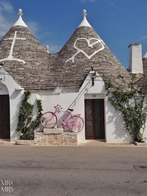 Where to stay in Alberobello, Puglia - Le Dieci Porte trulli hotelMr and Mrs Romance Wrought Iron Table, White Pebbles, Types Of Architecture, Unusual Buildings, Have A Shower, Regions Of Italy, Iron Table, Puglia, Bed And Breakfast