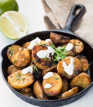 Gunpowder potatoes are India's super tasty, spicy answer to chili cheese fries. Tandoori Marinade, Spiced Potatoes, Oven Fries, Chili Cheese Fries, Indian Appetizers, Mint Sauce, Grilled Potatoes, Chili Cheese, Chaat Masala