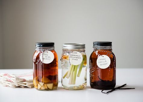 Pick your favorite flavors & viola! Mason jars are perfect for making infused liquor. Infused Alcohol Recipes, Fun Holiday Cocktails, Alcohol Infusion, Infused Liquors, Mason Jar Gifts Diy, Homemade Liquor, Liquor Recipes, Homemade Beauty Recipes, Mulling Spices