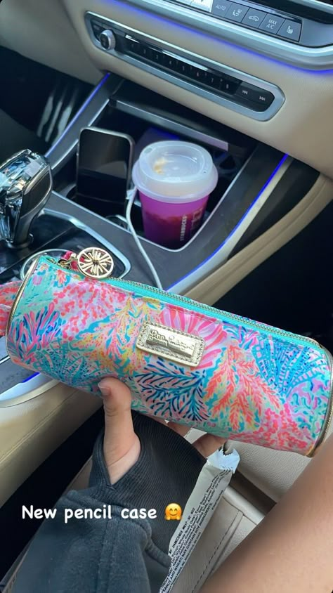 ✩Not my pic!⁠✩ Credits:filmed.bylola Preppy Pencil Case Amazon, Preppy School Pics, Preppy Pencil Case, Pencil Case Essentials, Pencil Case Aesthetic, School Backpack Essentials, School Wishlist, Preppy School Supplies, Girl School Supplies