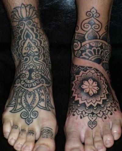 can't think of the name of this 'style'.  Indian or Buddha Henna Tattoo Foot, People With Tattoos, Stammestattoo Designs, Side Hand Tattoos, Polynesian Tattoos Women, Foot Henna, Polynesian Tattoo Designs, Tattoos Mandala, Foot Tattoos For Women