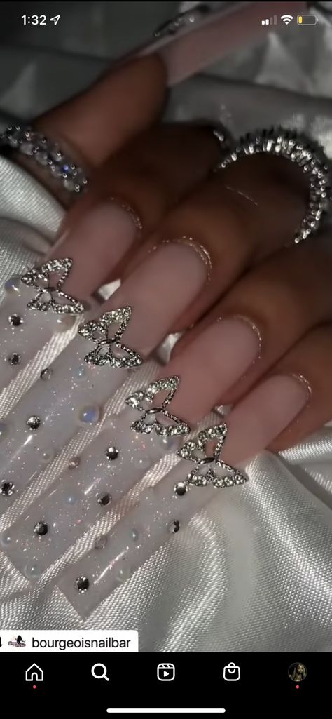 Pearl And Diamond Nails, Cute Short Nails, Long Acrylic Nail Designs, Pearl Nails, Butterfly Nail, Diamond Nails, Silver Nails, Birthday Nails, Chrome Nails