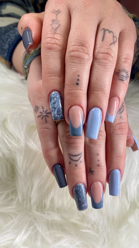 Blue grey nails💙 Slate Blue Acrylic Nails, Blue And Grey Nails Designs, Blue Grey Nails Acrylic, Jean Blue Nails, Dusty Blue Nail Designs, Slate Blue Nails Design, Blue Gray Nails Design, Light Blue Grey Nails, Grey Blue Nails Designs