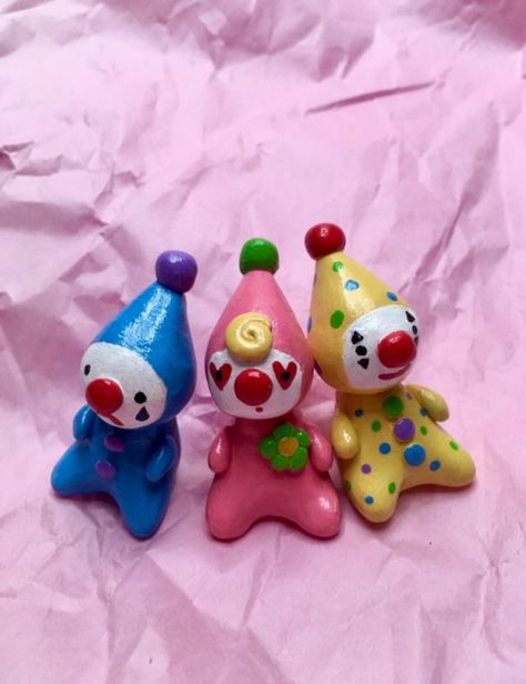 Clay Desk Buddies, Desk Buddies, Crafts Clay, Pastel Cupcakes, Sculpture Art Clay, Cute Clown, Tanah Liat, Clay Diy Projects, Clay Crafts Air Dry