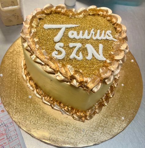 Taurus Szn zodiac heart shape cake Taurus Heart Cake, Taurus Cakes, Taurus Season Cake, Taurus Szn Cake, Taurus Cake Ideas, Taurus Birthday Photoshoot, Taurus Birthday Cake, Taurus Cake, Birthday Cake 21