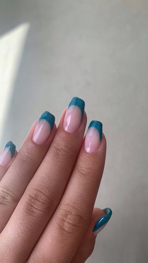 Dark Teal French Tips, Aqua Tip Nails, Costa Rica Nail Ideas, Blue Green French Tip Nails, French Nails Turquoise, Turquoise Tip Nails, Turquoise Nails French Tip, Costa Rica Nails, Teal French Tips