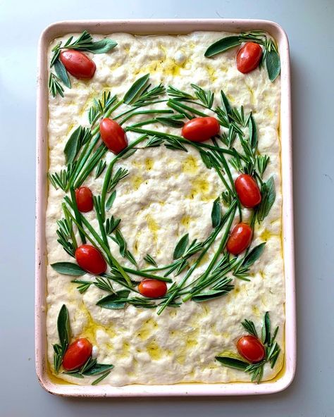 Anna Maed on Instagram: “Christmas Wreath Focaccia 🎄 This focaccia was inspired by the beautiful bread stylings of @blondieandrye and other incredible baking…” Christmas Focaccia Bread Art, Foccacia Bread Christmas, Foccacia Bread Christmas Art, Christmas Tree Focaccia, Focaccia Bread Art Christmas, Christmas Foccacia Art, Christmas Foccacia, Christmas Foccacia Bread, Christmas Focaccia Bread