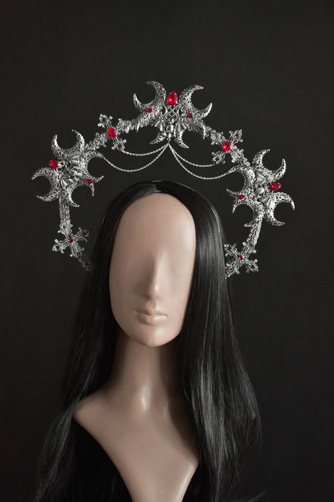 This gorgeous vampire crown with bats will be the perfect addition to your vampire costume for Halloween or any other event. This crown is made with filigree, decorative ribbon and glass rhinestones. The crown in the photo in old gold color. This unique accessory will adorn your outfit for a festival or party. �Сrown height 11.5 cm (4.5 inch), crown widht is above 31 cm (12.2 inch) Moon Headdress, Vampire Crown, Worldbuilding Ideas, Fantasy Worldbuilding, Vampire Makeup Halloween, Creative Halloween Makeup, Gothic Crown, Vampire Makeup, Halloween Tattoo