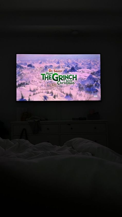 Watching Christmas Movies Aesthetic, O Grinch, Room Organization Bedroom, Watch Christmas Movies, Christmas Room Decor, Night Scenery, Dope Cartoon Art, Vision Board Inspiration, Cute Friend Pictures