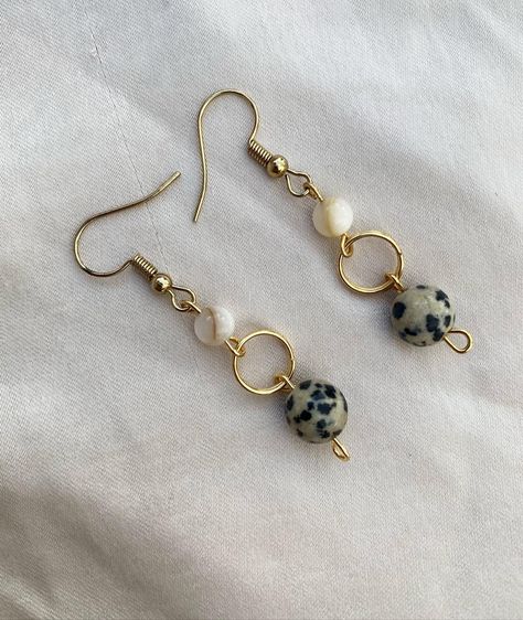 ✨speckled bead drop earrings!! $10 a pair! Can be made with silver hardware instead of gold just select which one at checkout!✨ Diy Earrings For Beginners, Earring Business, Diy Earrings Dangle, Wire Jewelry Earrings, Jewellery Diy, Homemade Earrings, Bead Drop Earrings, Bijoux Fil Aluminium, Wire Jewelry Designs