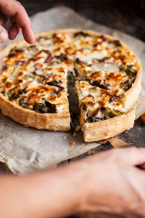 Soft cheese and vegetables tart | Jernej Kitchen Vegetable Tart, Savory Tart, God Mat, Light Lunch, Soft Cheese, Tart Recipes, A Pizza, Scones, Quiche