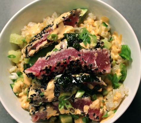 Brown Rice Sushi, Brown Rice Bowl, Seared Tuna Steaks, Tuna Steak Recipes, Tuna Rice, Steak And Rice, Brown Rice Salad, Spicy Tuna Roll, Tuna Steak