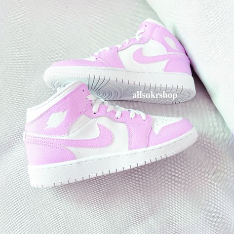 Buty Jordan, Angelus Paint, Girl Uggs, Nike Shoes Girls, Nike Fashion Shoes, Jordan Shoes Girls, All Nike Shoes, Nike Air Jordan 1 Mid, Nike Shoes Jordans