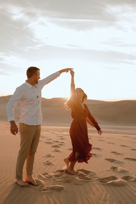 Sand Engagement Photos, Sand Family Pictures, Sand Dunes Photoshoot Family, White Sands Engagement Pictures, Sand Photoshoot, Sand Dune Photoshoot, Sand Dunes Outfit, Creek Session, Engagement Photos Dunes