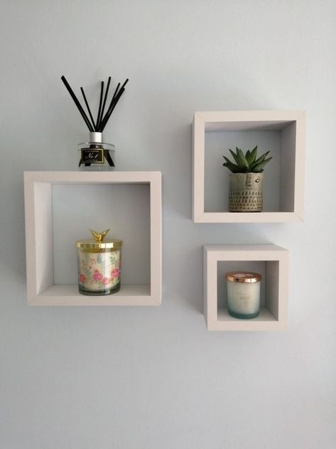 Floating shelves stand Floating Shelf With Candles, Box Shelves Decor, Three Floating Shelves, Wall Mirror Decor Ideas, Floating Shelves Decor, Wall Mirror Decor, Living Room Candles, Mirror Decor Ideas, Shelves Decor