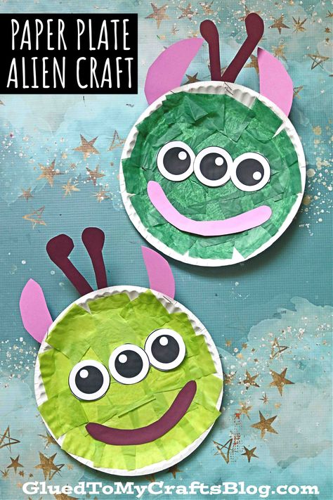 Paper Plate Alien Craft #ArtsAndCrafts #KidsCrafts #Crafts #DIY #OuterSpace Halloweenpyssel Barn, Kunst For Barn, Space Crafts For Kids, Alien Crafts, Idea For Halloween, Monster Craft, Halloween Crafts Preschool, Sistem Solar, Monster Crafts