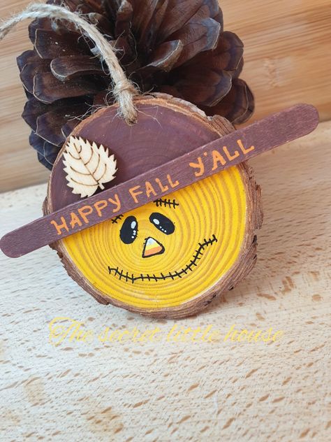 Fall Wood Slices, Wood Discs Crafts, Fall Craft Fairs, Scarecrow Crafts, Fall Wood Crafts, Fall Ornaments, Scrap Wood Crafts, Halloween Wood Crafts, Dollar Tree Fall