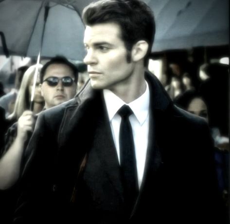 elijah mikealson icon #daniel #elijah #mikealson Elijah Mikaelson Black And White, Elijah Mikaelson Icon, Tvdu Pictures, Elijah Mikaelson Aesthetic, Tvd Boys, Elijah Vampire Diaries, The Originals 3, Elijah Mikaelson, Vampire Diaries Guys